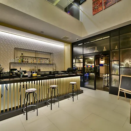 מלון Park By Radisson Ataturk Airport